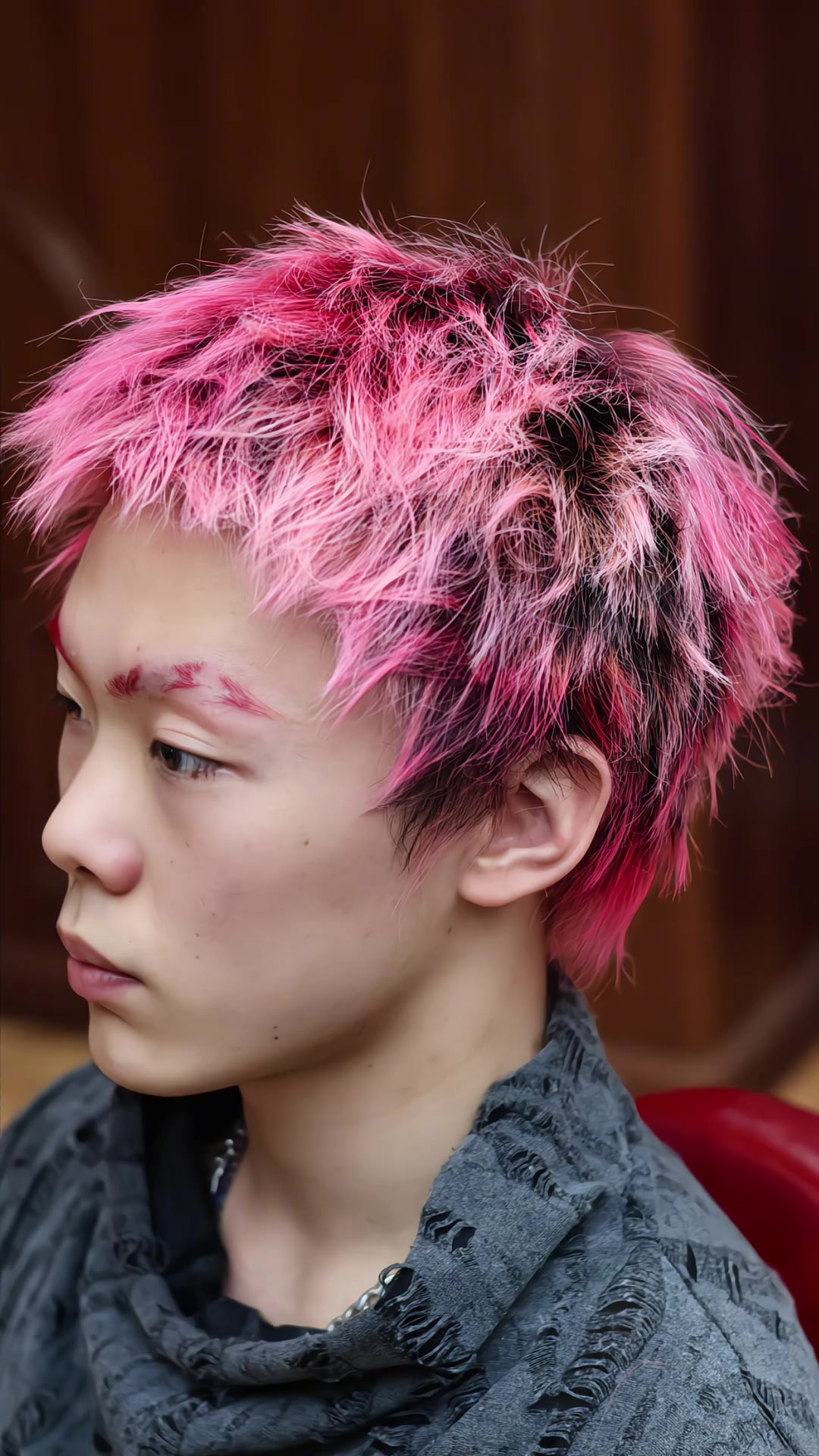 一零后男生顶格操作日系easypunk,展现别样风采
