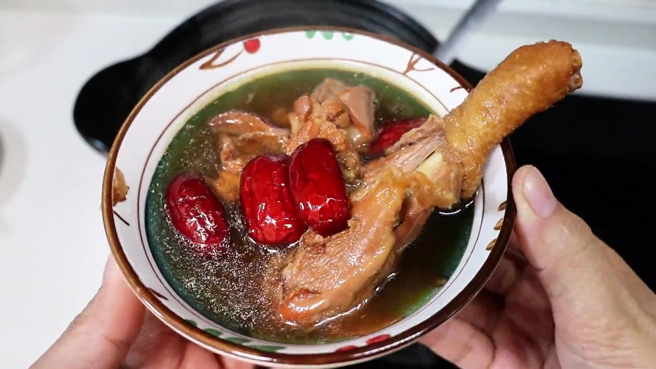 坐月子必吃的黄酒鸡,驱寒暖胃,补气血,做法简单,要好好爱自己
