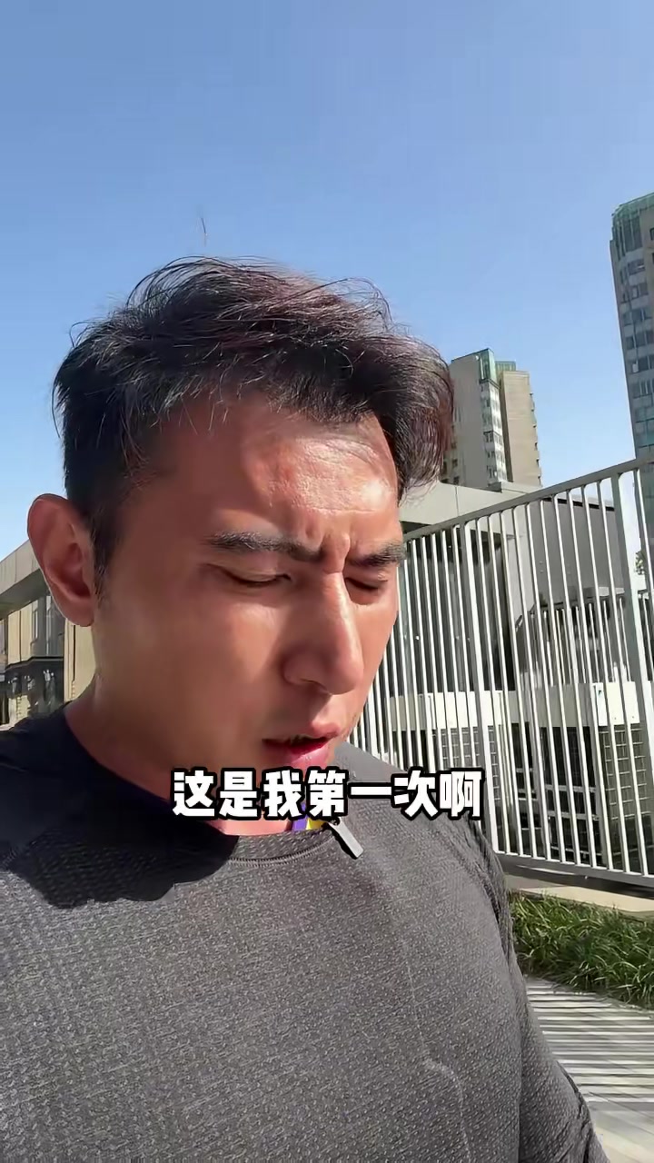 街头偶遇滕州菜煎饼，花500块钱包下，看看到健身房楼下摆摊卖增肌煎饼能赚多少钱？