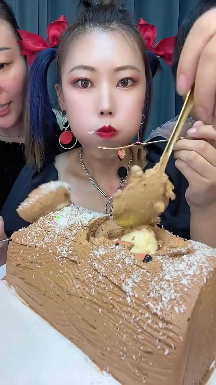 圣诞老人慕斯蛋糕来咯吃了甜食会开心