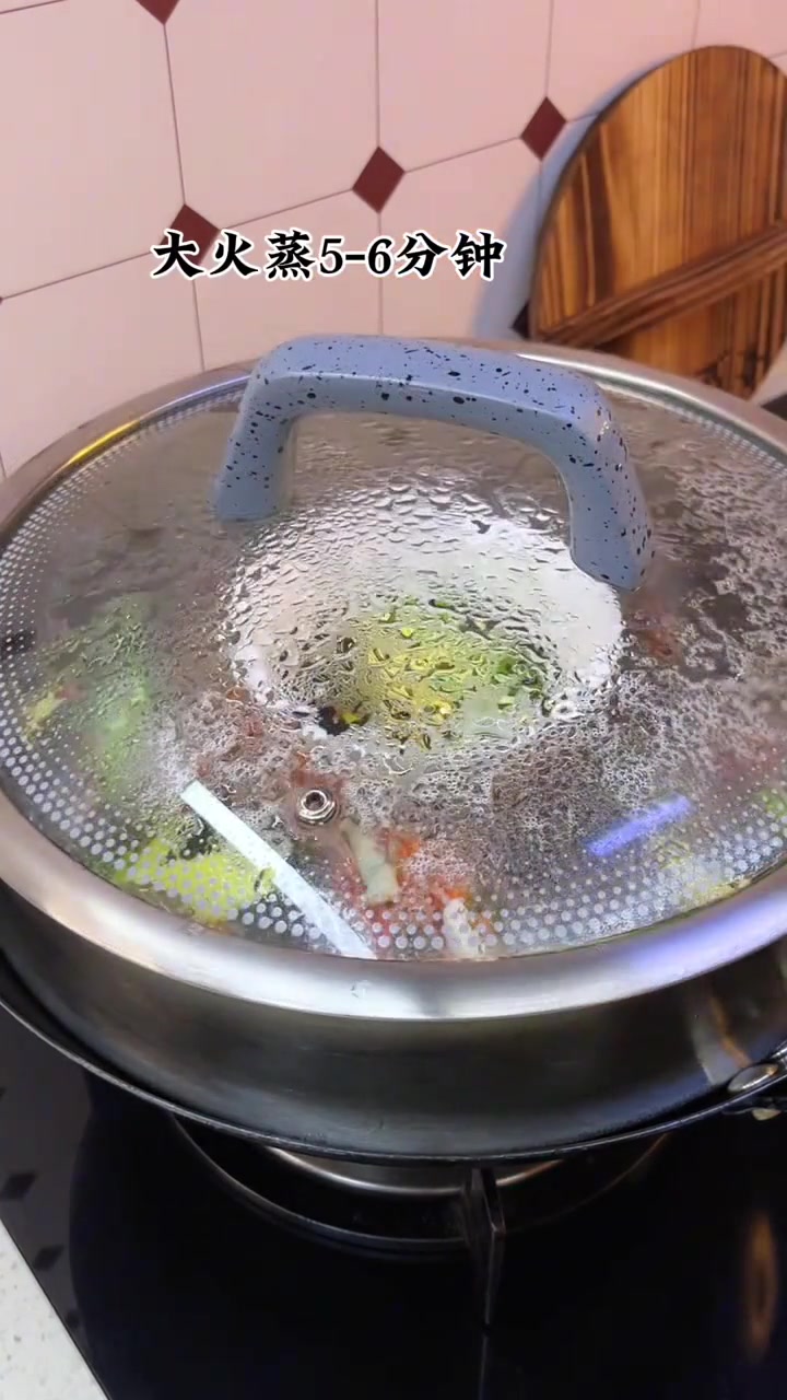 不加一点水的清蒸虾，原汁原味，做法太简单了
