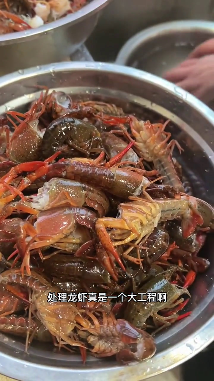 没人能拒绝小龙虾的诱惑，今年的第一顿小龙虾，做了三种口味