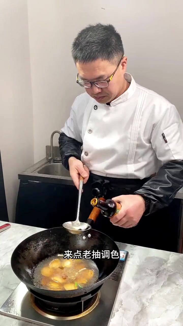 咸蛋黄焗鲍鱼，味道鲜美