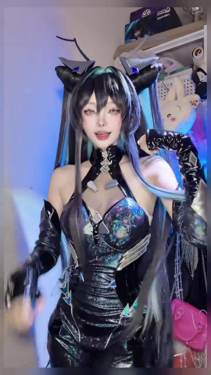 揍你 cos nikke nikke胜利女神 小美人鱼 赛莲