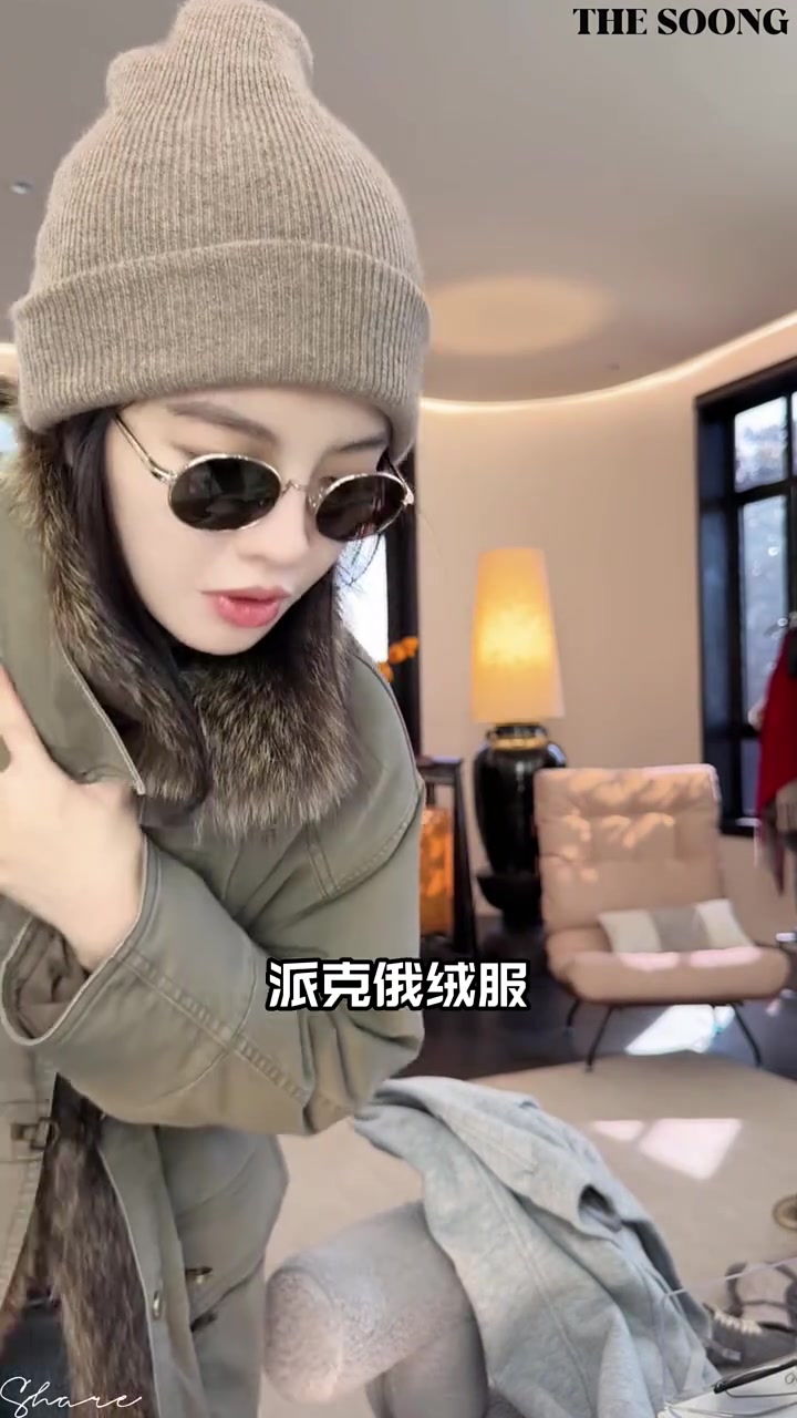 秋冬锁温毛领派克服 