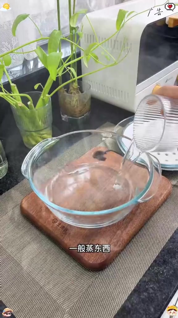 自从有了这个微波炉神器，微波炉就成了我家的劳模了，不仅仅是蒸馒头，煮菜蒸饭完全没问题，一碗
