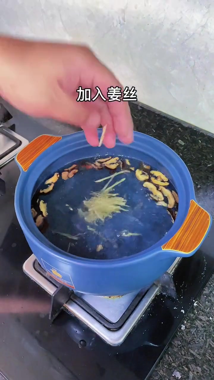 皮蛋瘦肉粥，早餐来上这样一份，好吃又实惠，正餐没味口，安排上，也非常不错！