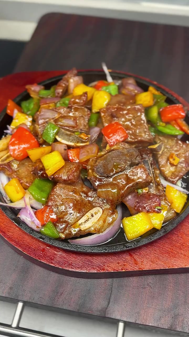 小孩子特别喜欢的黑椒牛仔骨它来了，赶紧学起来做给你们家的宝贝吃吧