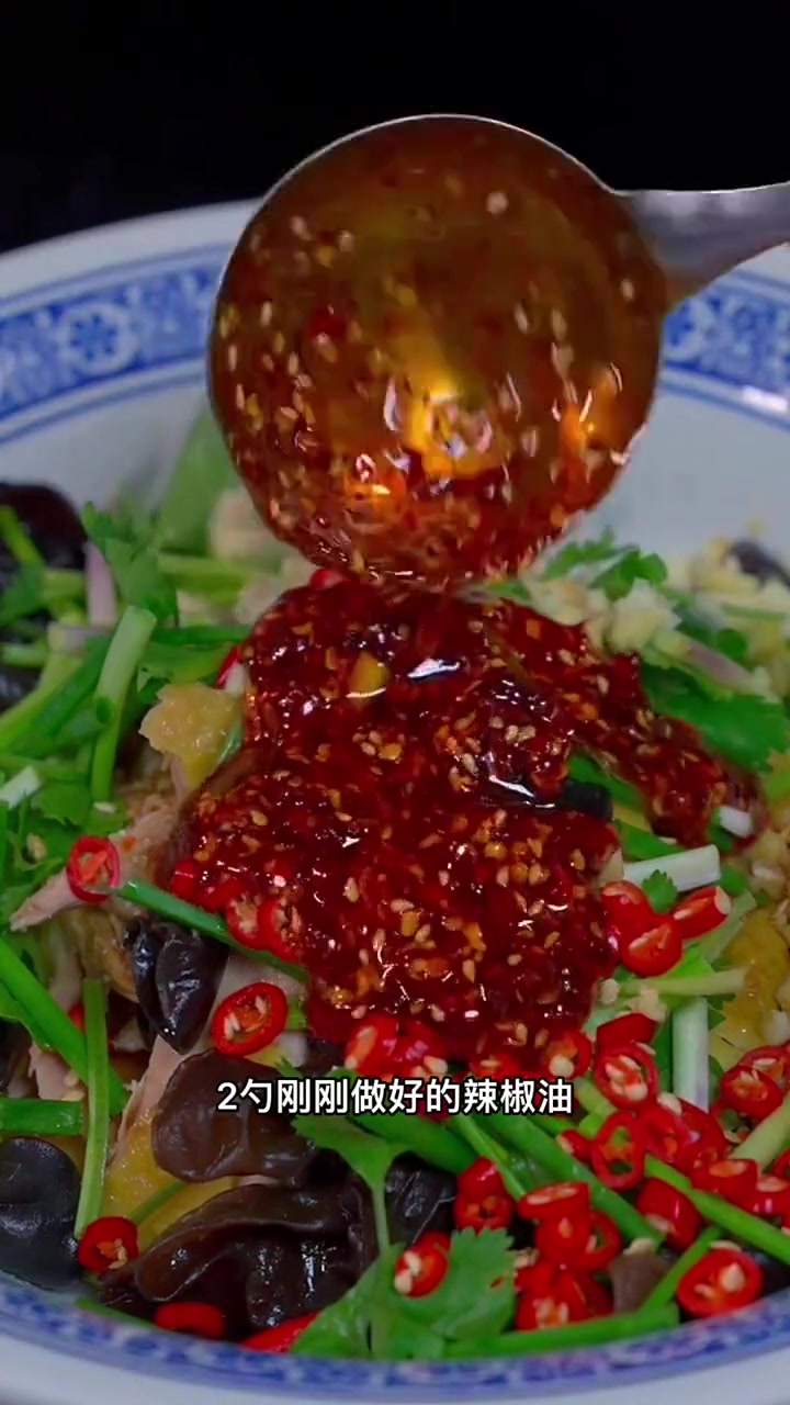 凉拌椒麻鸡的详细做法，麻辣入味，百吃不厌！