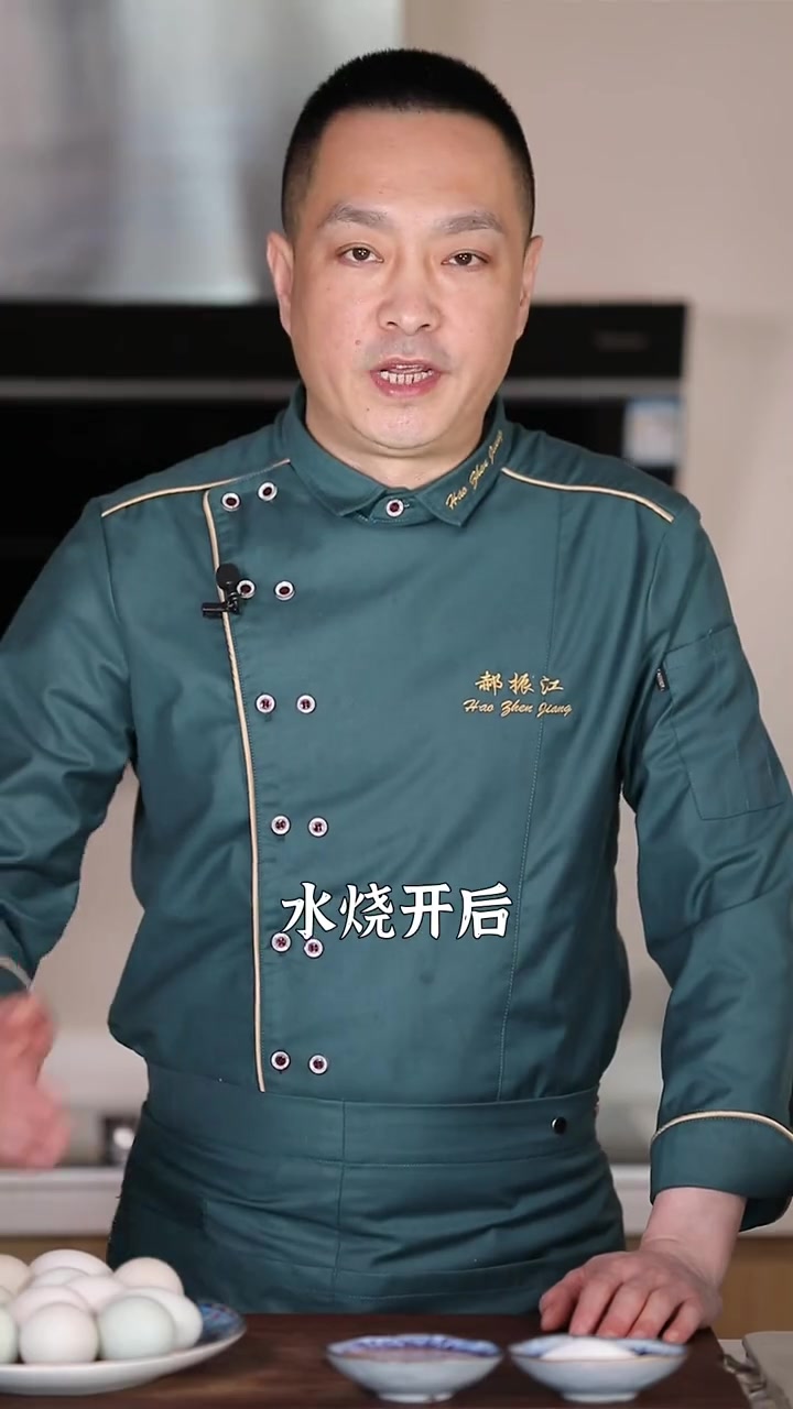 掌握了这种方法腌制的咸鸭蛋，个个流油还翻沙！这个老方子按照我的步骤来