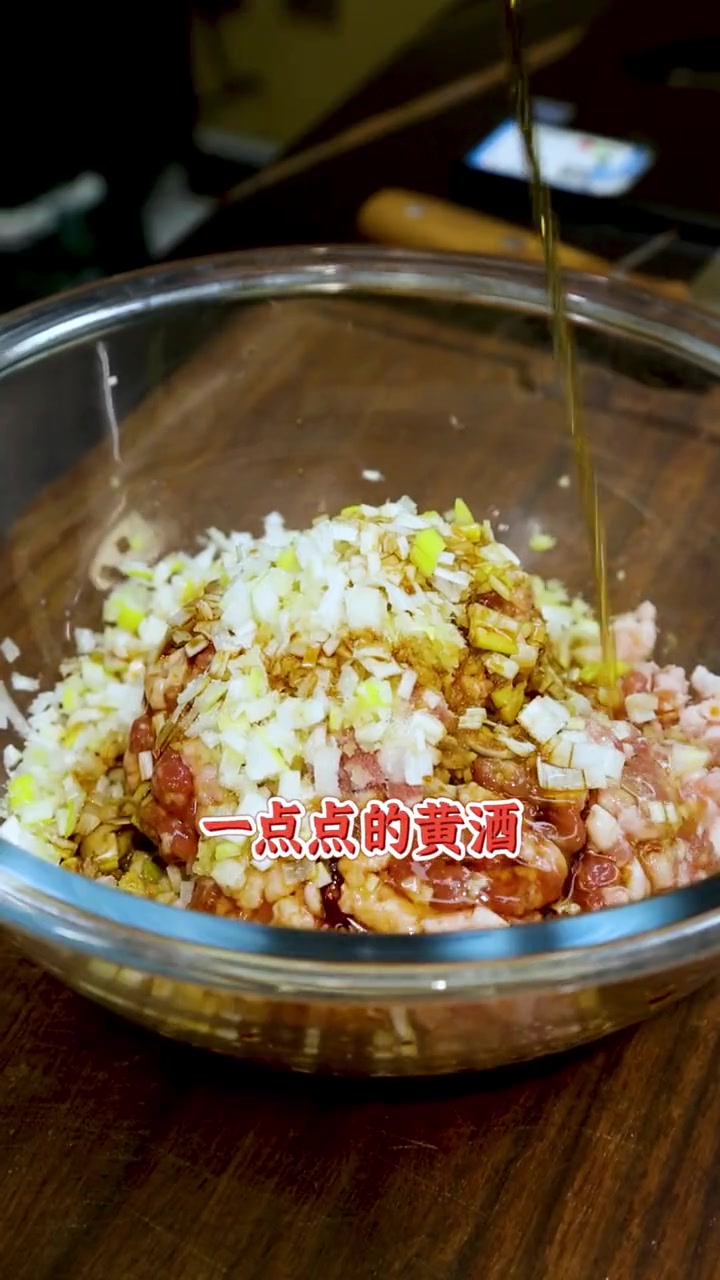 年夜饭餐桌上必备的炸茄盒，要想做好吃，调面糊是关键