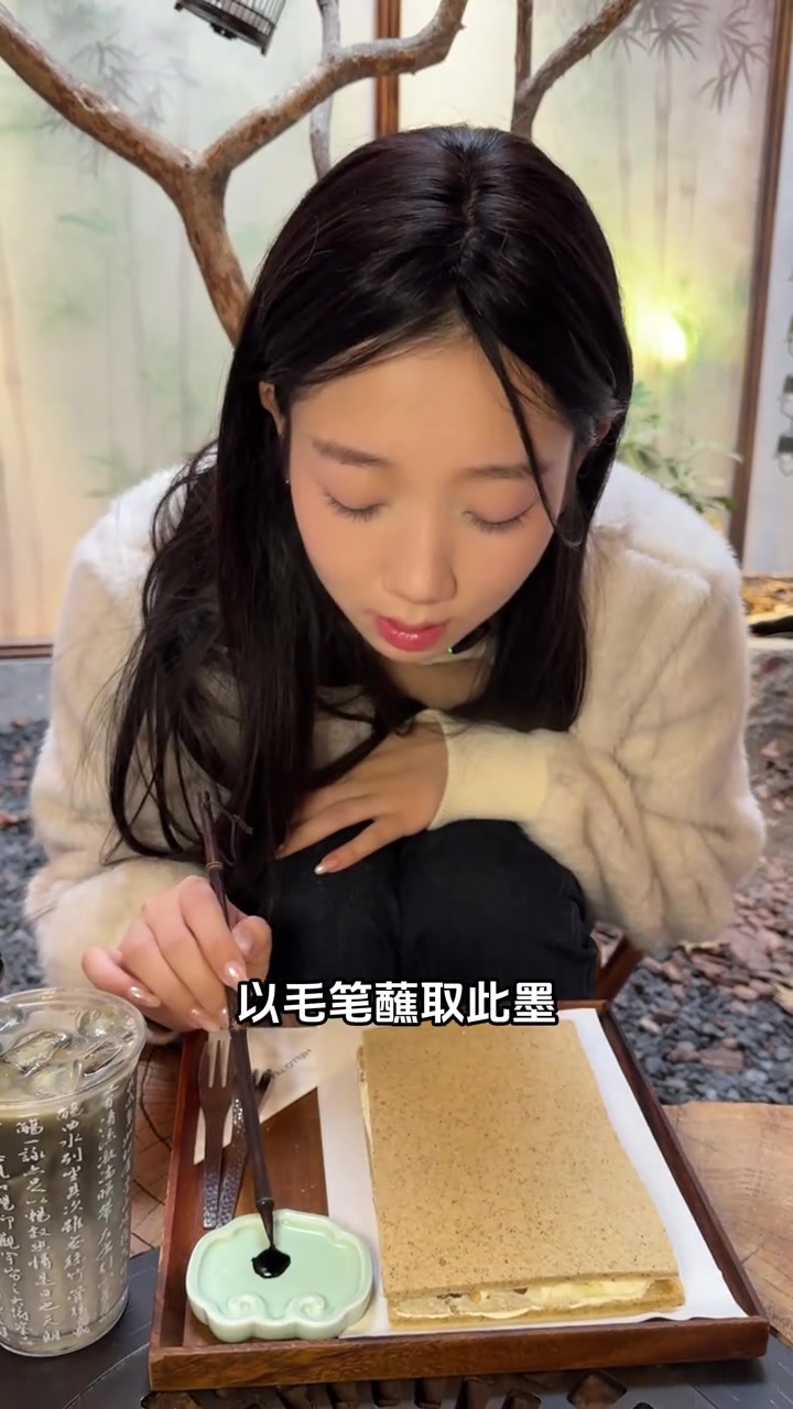 中式饮品界的显眼包诞生了!本江湖浪子探店翻车?中式饮卷起来就没奶茶什么事了 年货礼盒有新意