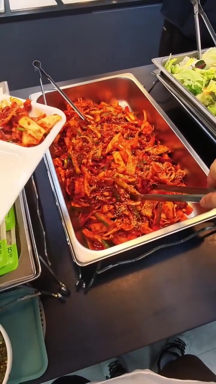 韩国上班族午饭都吃些什么呢?没想到还挺丰盛