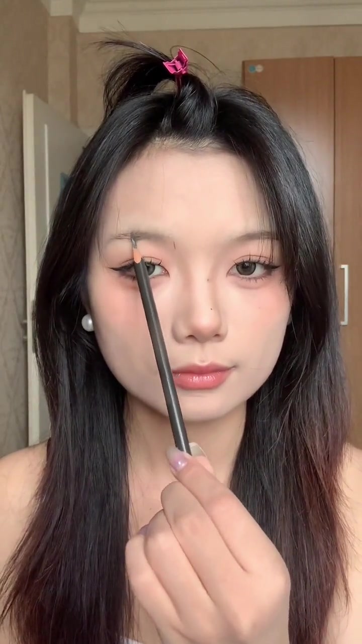 方圆脸一定要试试有弧度修饰脸型的眉毛！