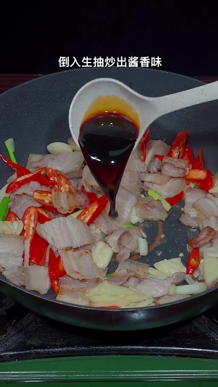 我是真没想到蘑菇炒肉片这么做香辣下饭，做法简单