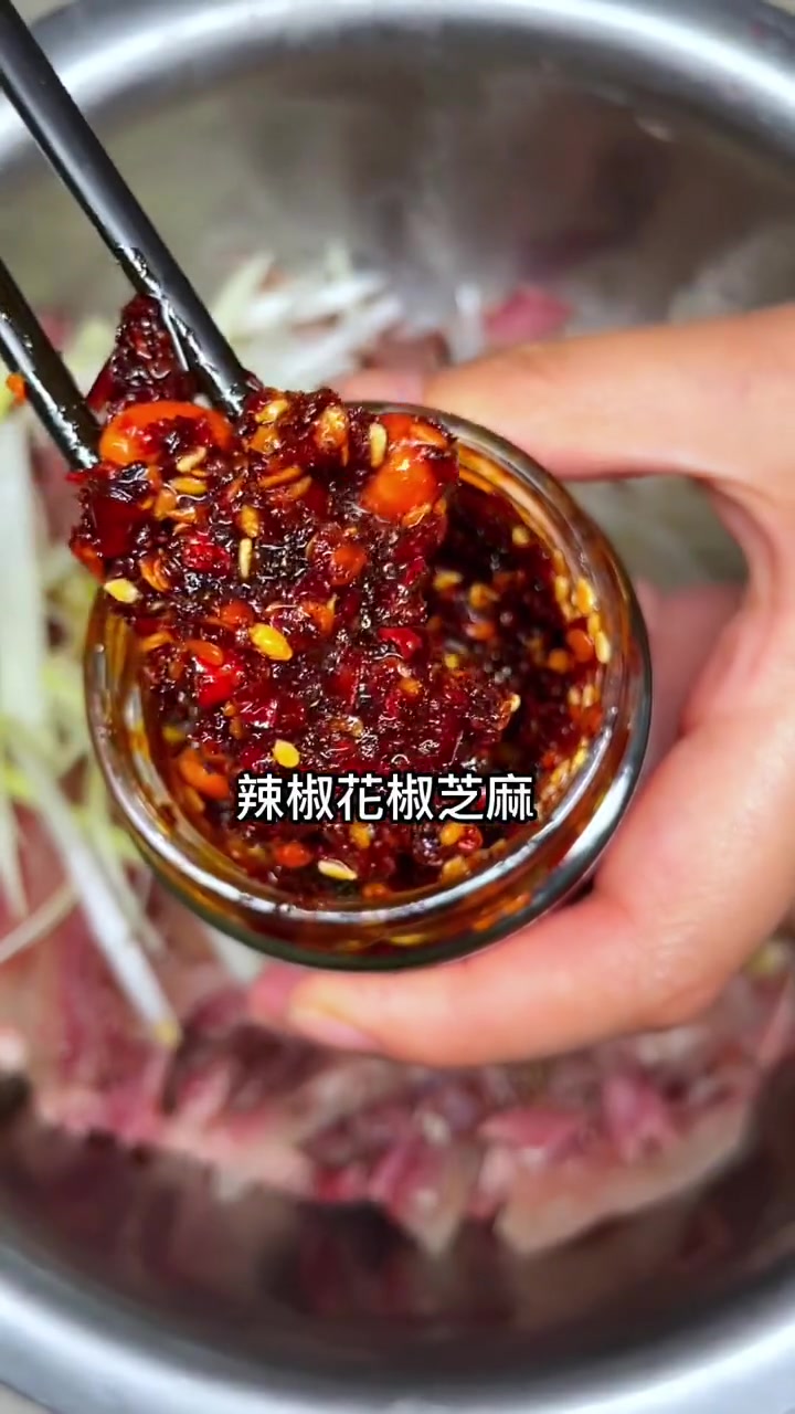 我爸今天做的凉拌牛头肉，香辣有嚼劲，又能吃一大碗饭，胃口太好了