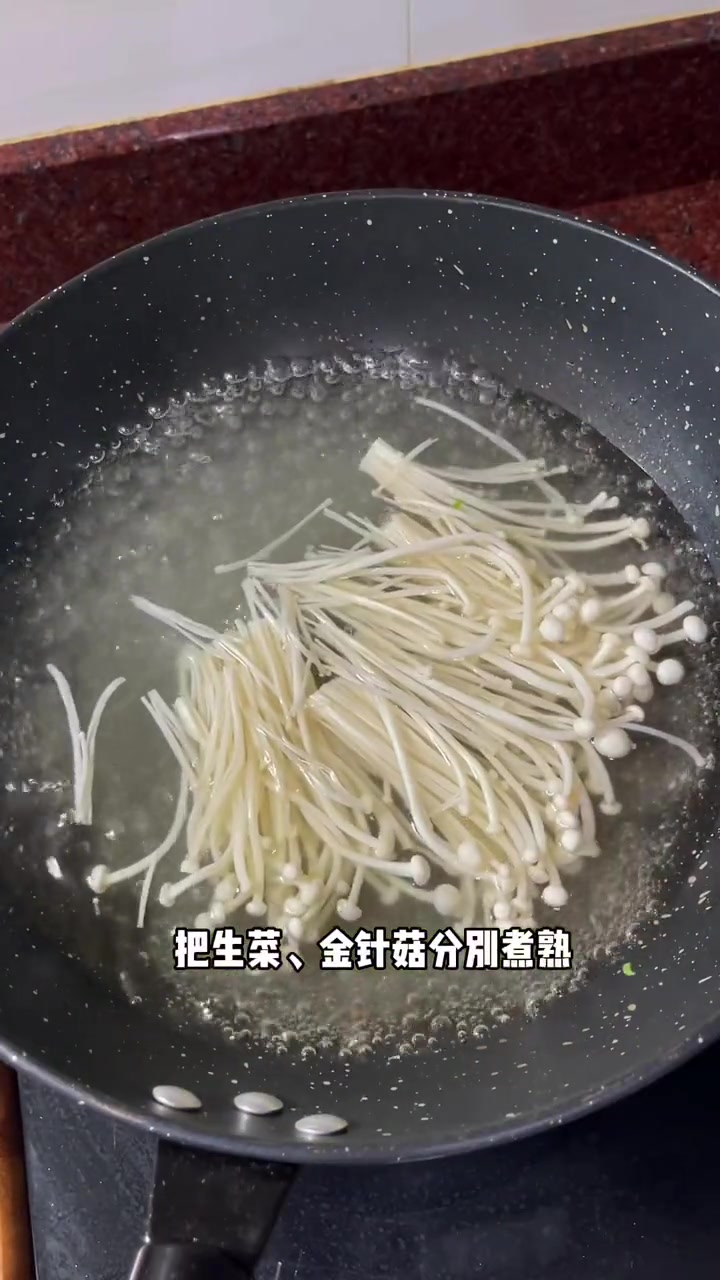安利给减脂期的姐妹，生菜拌荷包蛋爆是有原因的，也太好吃了！