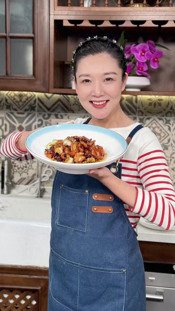 孩子在想吃宫保虾球了，不要在出去买了，自己在家做，健康又好吃