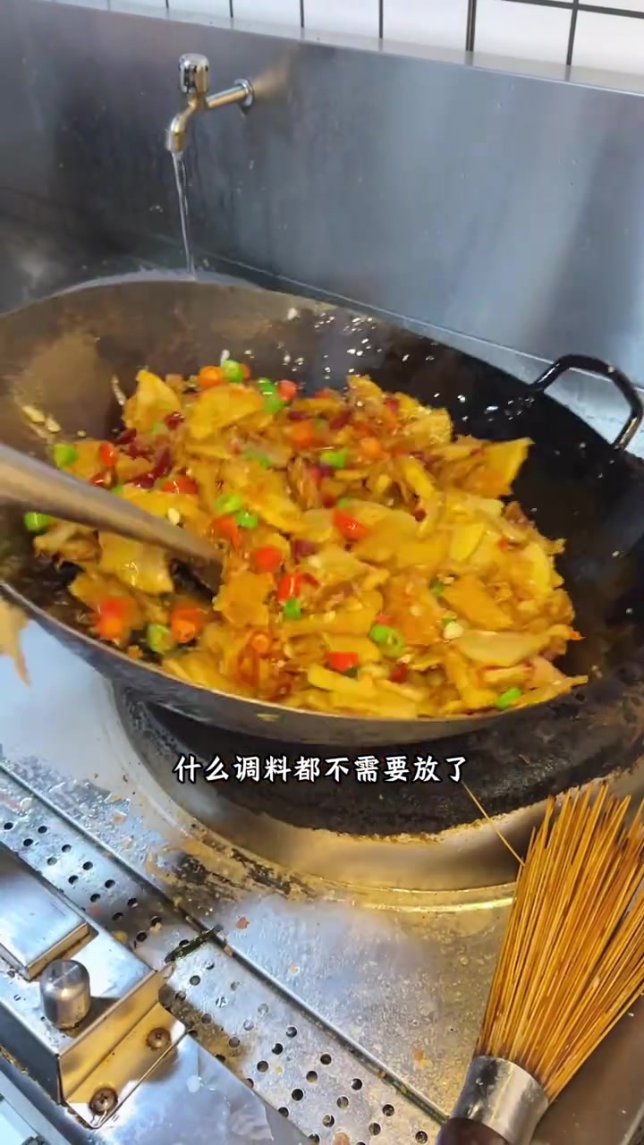 挑战10分钟做好这道菜，快餐菜品里的炸胡椒土豆做法教程分享