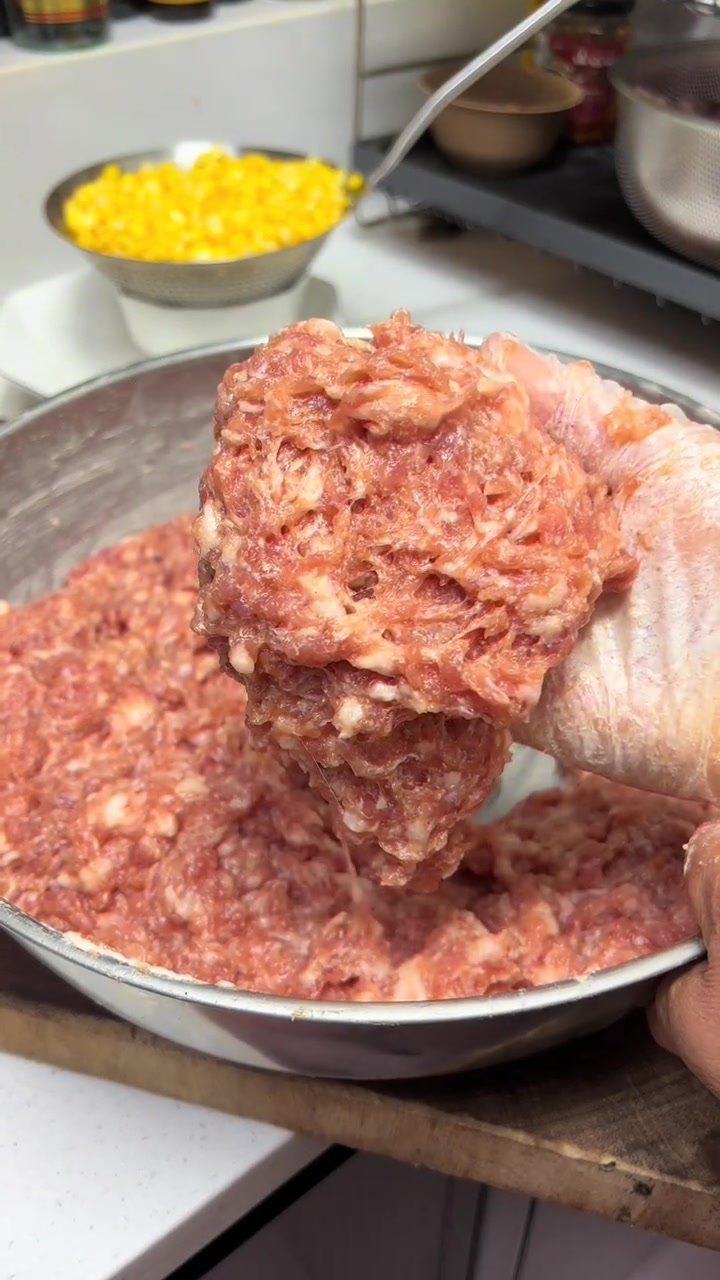 家人说好久没有吃，猪肉玉米饺子了