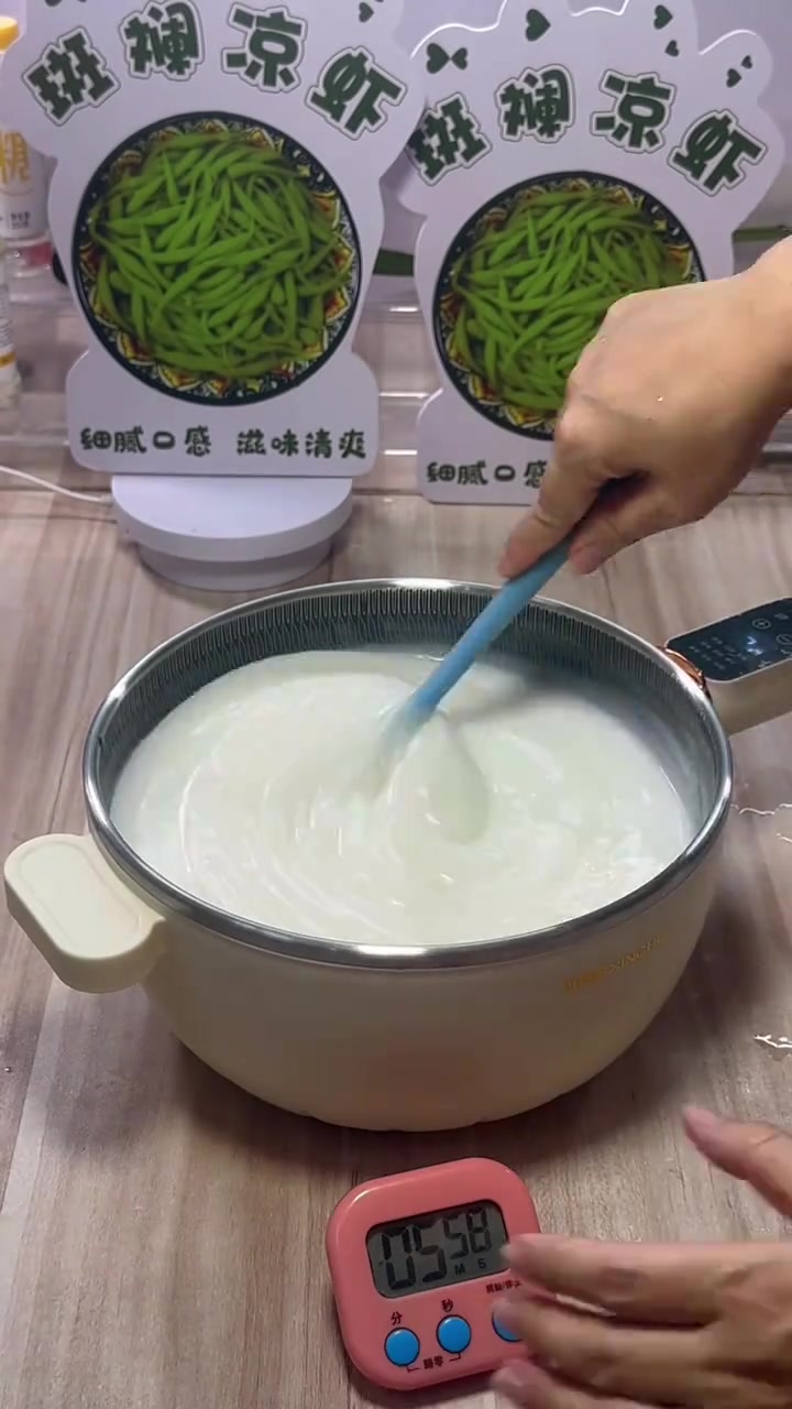 炎炎夏日谁能拒绝这样一碗冰冰凉凉的凉虾，不仅可以自己在家做着吃