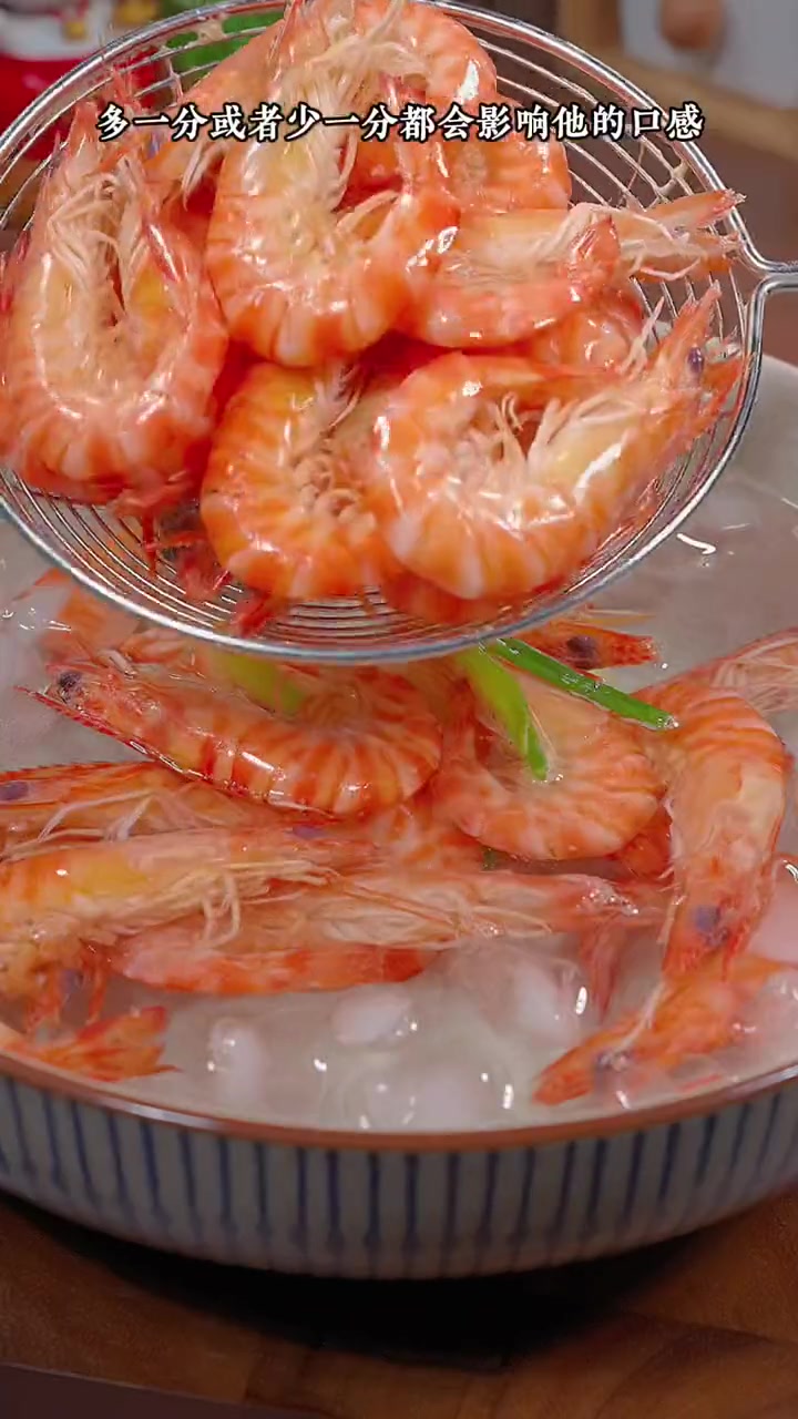 白灼大虾到底怎么做才能肉质Q弹紧致，鲜嫩好吃，其实做法很简单