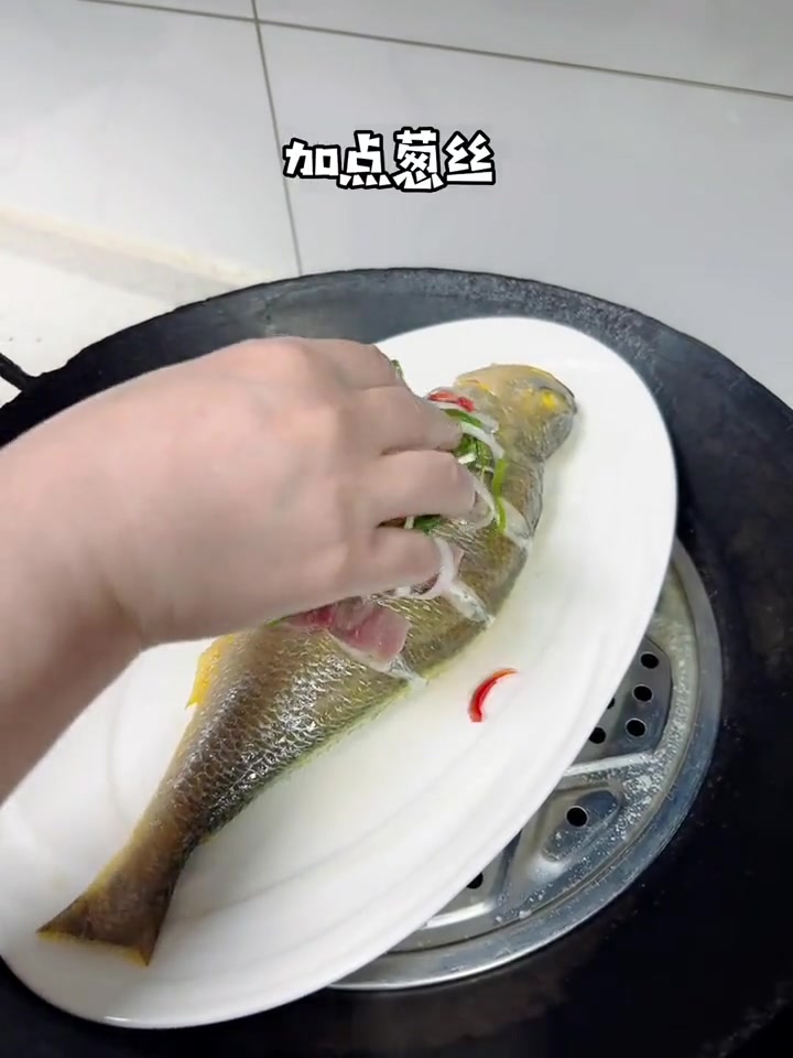 鲜嫩美味的清蒸大黄鱼你做对了吗