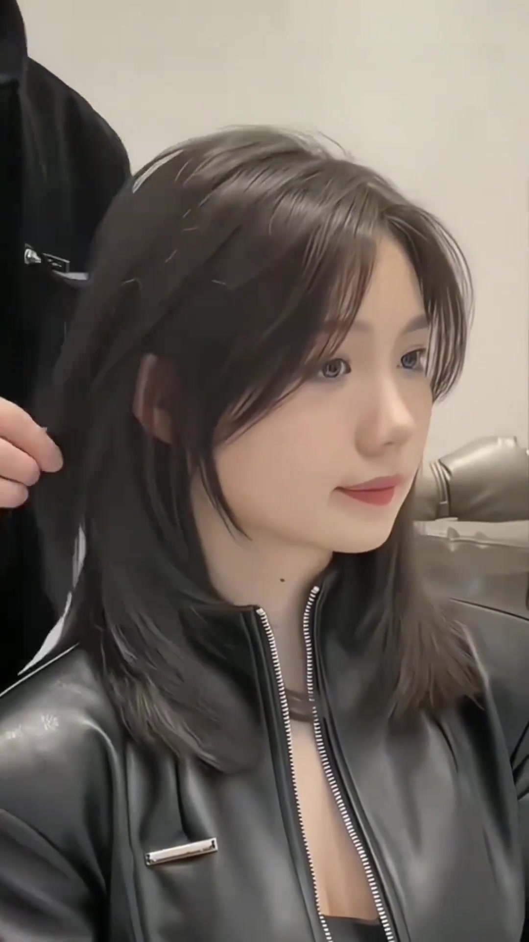 拯救方脸圆脸下颚骨大,层次锁骨发打造松弛感女生发型