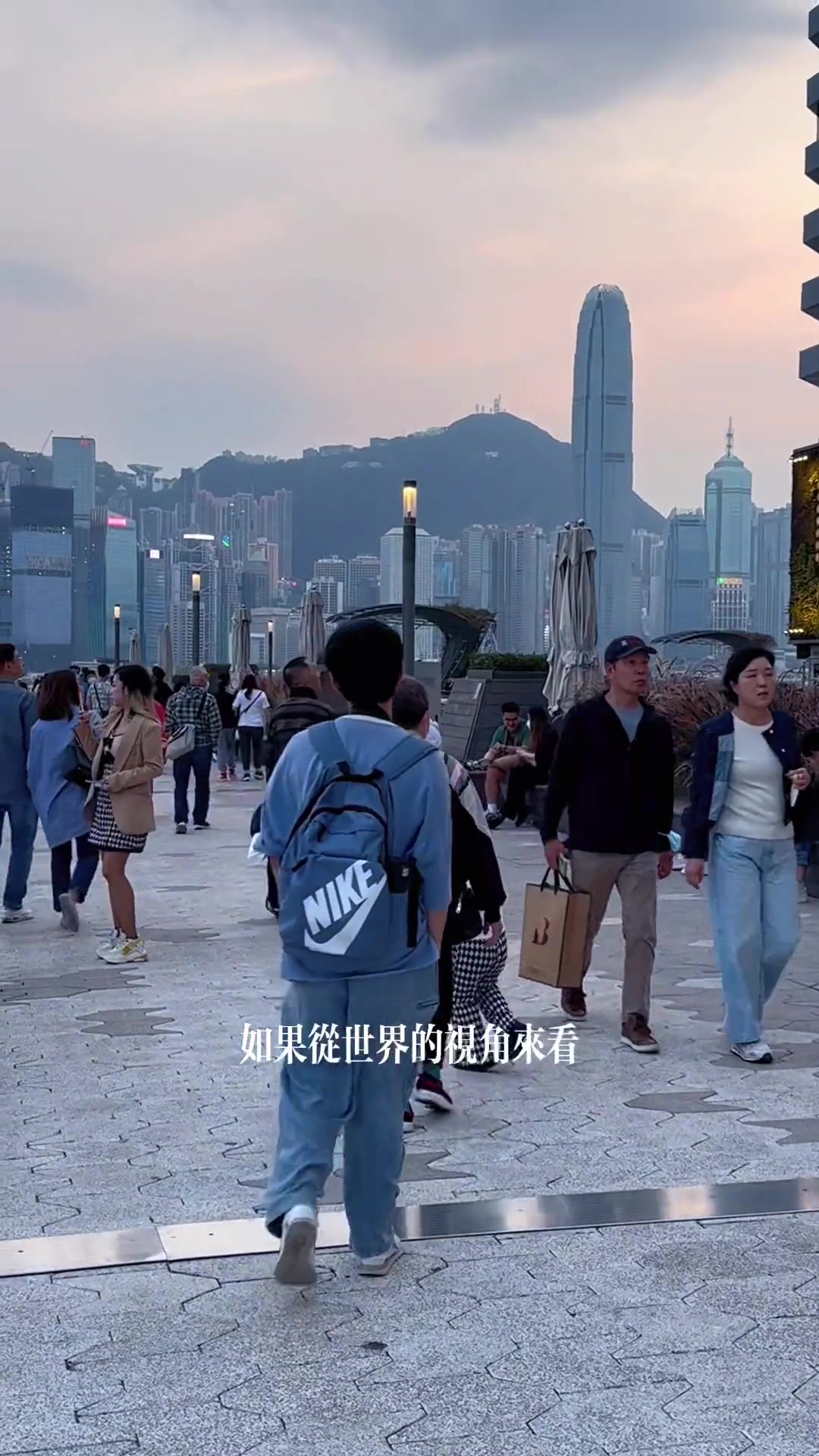 为什么香港使用港币而不是人民币呢？