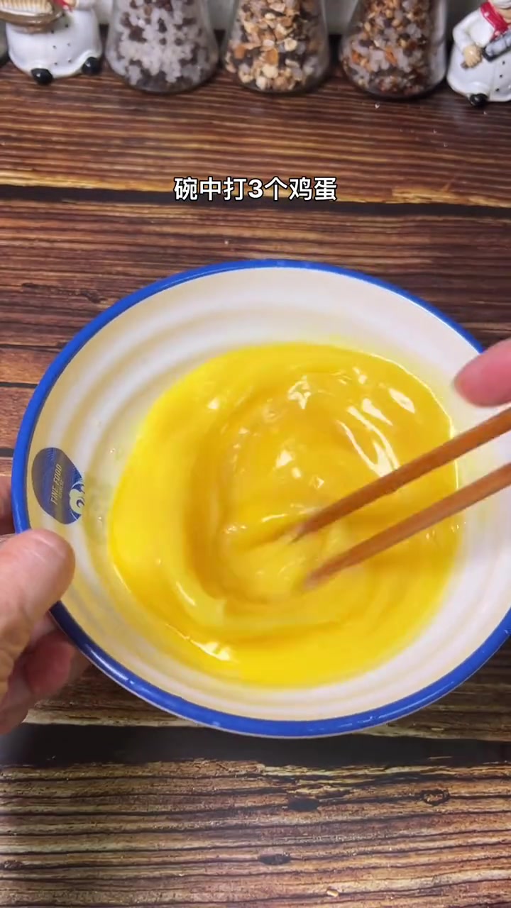 炸鸡腿大人小孩都爱吃的，在家这样做非常好吃