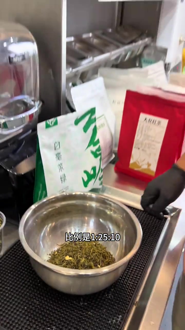 做茉莉奶白鲜奶茶的茶汤泡法,简单的不可思议