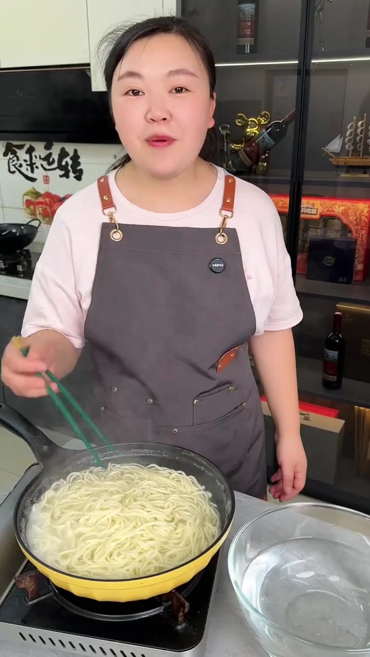 酸辣爽口的酸辣凉拌面