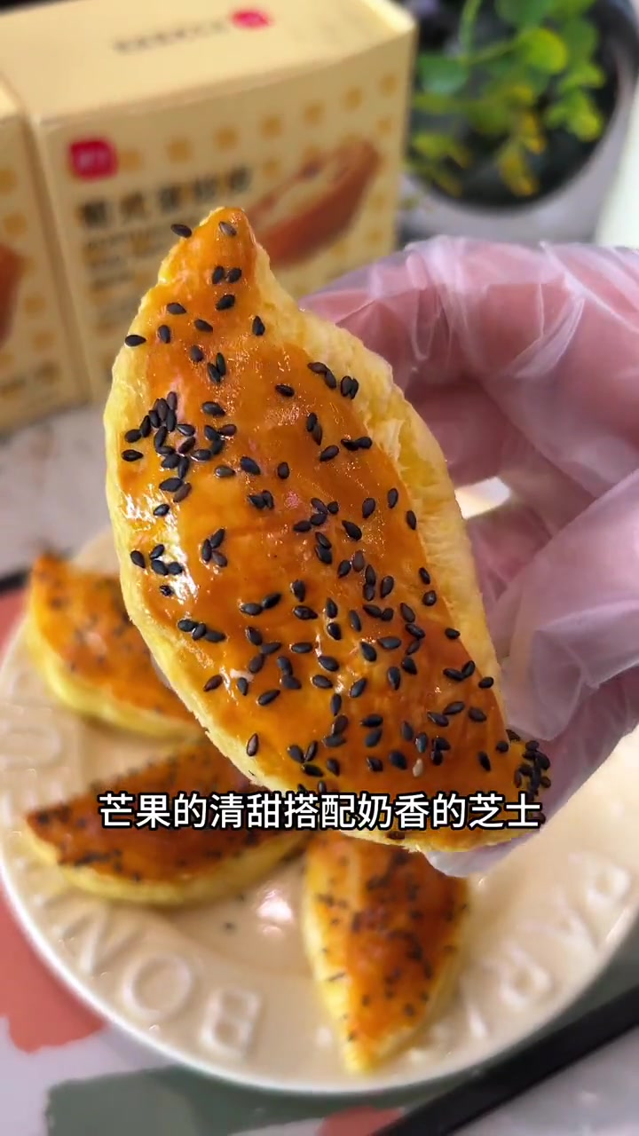 一定一定要用蛋挞皮做一次，因为真的太好吃了，又脆又甜还能拉丝