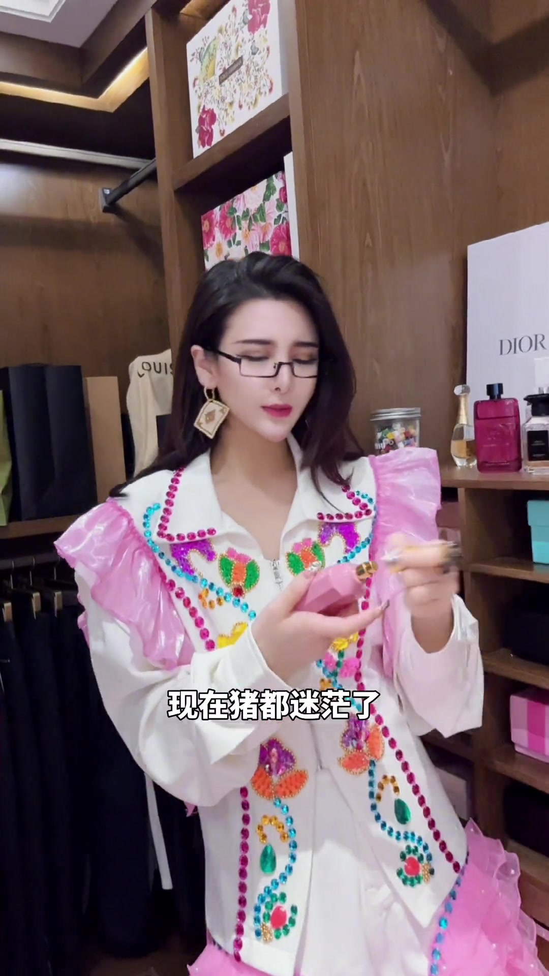 猪都闭眼拱白菜，搞笑时髦精