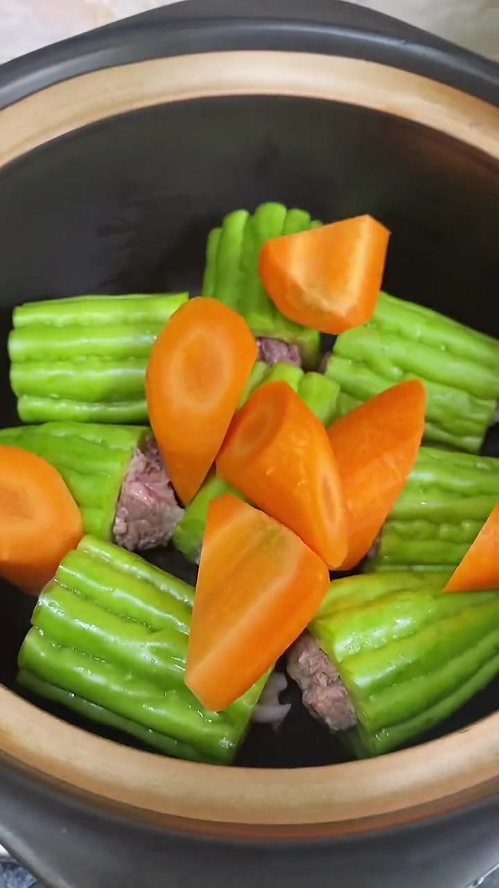 广东人爱喝的凉瓜黄豆排骨汤，你也多喝哦