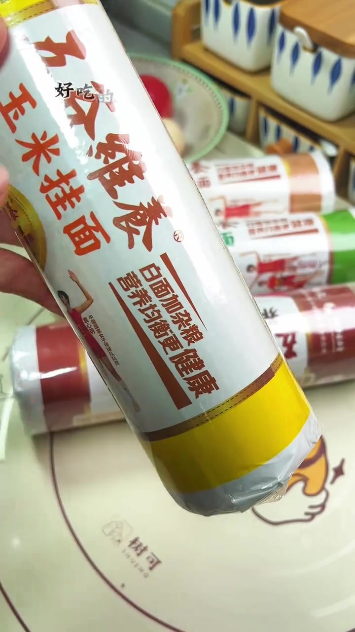 厨房小白也能做出好吃又营养的番茄鸡蛋面，面条筋道爽滑，汤汁浓郁