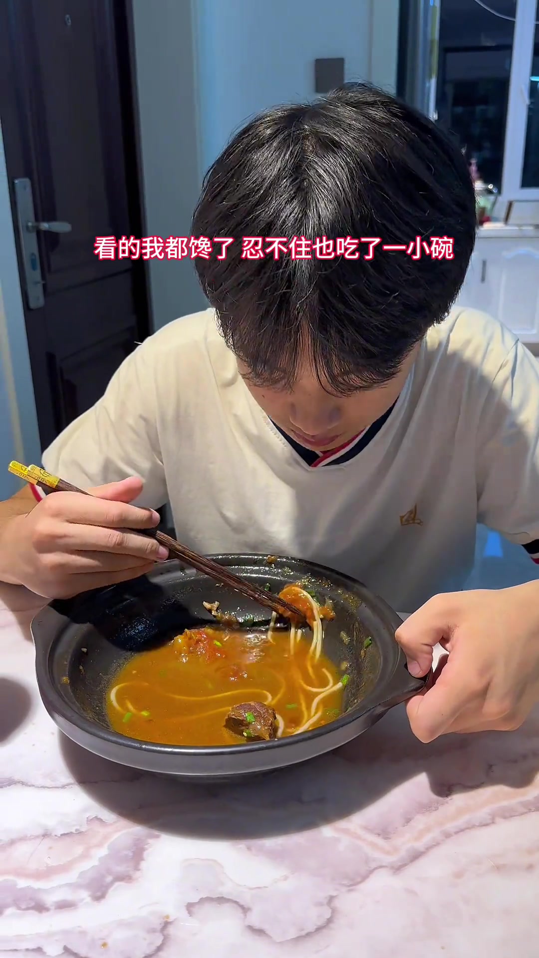 家有高中生，晚自习后享番茄牛腩粉夜宵