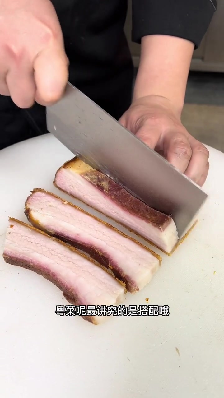 大头良给大家分享一道广东春季必吃的一道“荞菜炒烧肉”