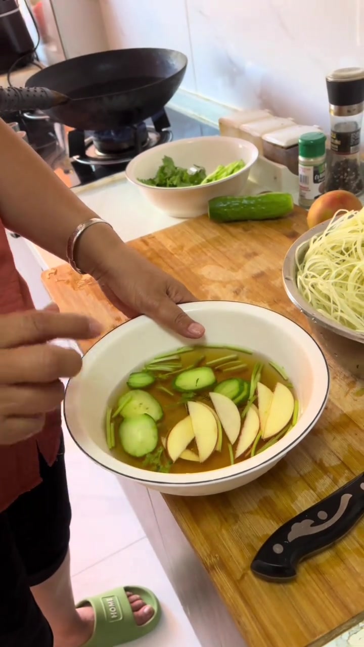 北方人爱吃的酸甜朝鲜冷面,在家做超好吃!