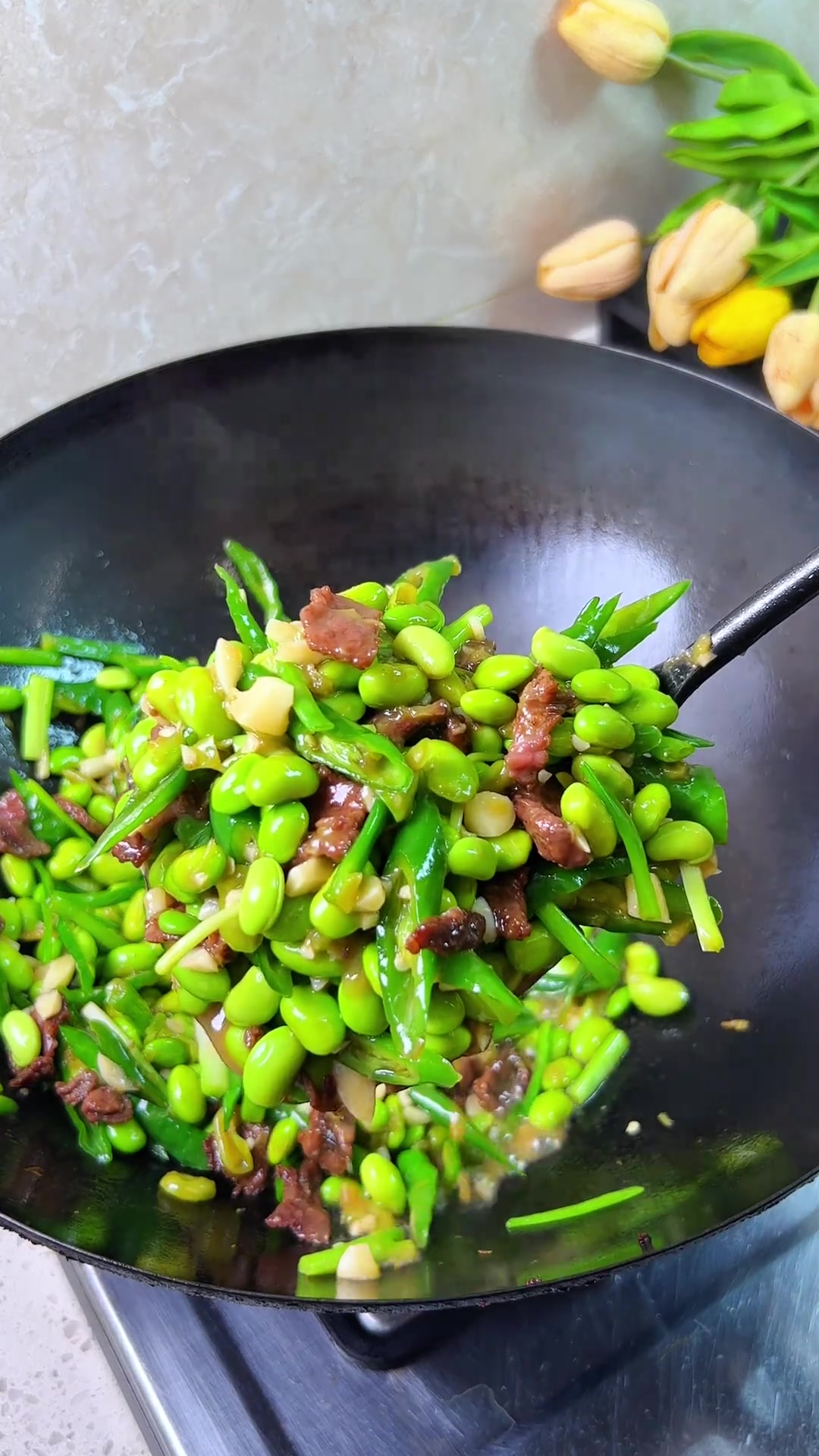 拿出家常菜毛豆烧牛肉，阁下如何应对？