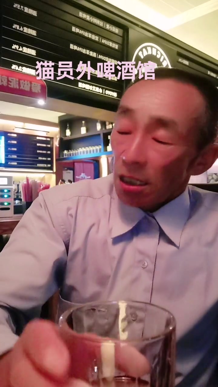 眼里满是泪花苦痛,对你的离愁实在放不下