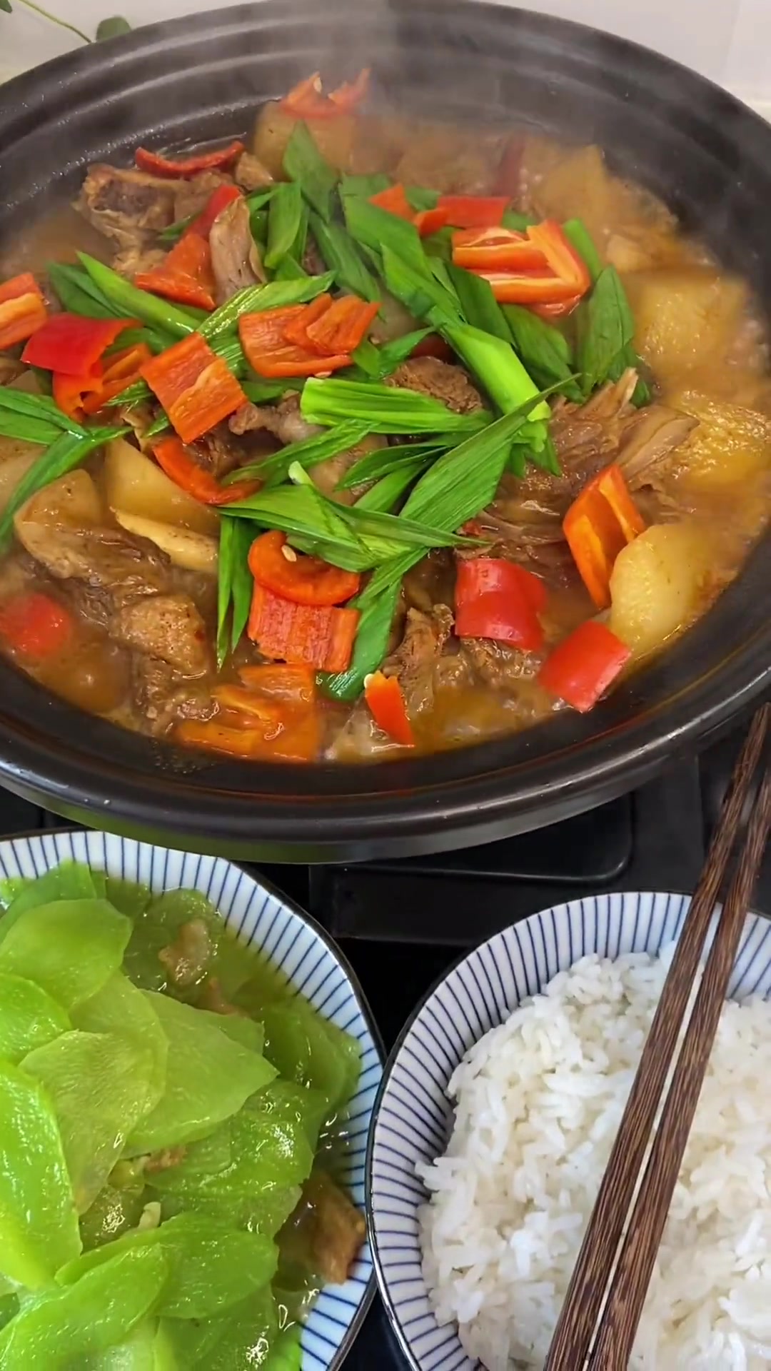 冬日积蓄能量,静待春暖花开,今日做白萝卜红烧鸭
