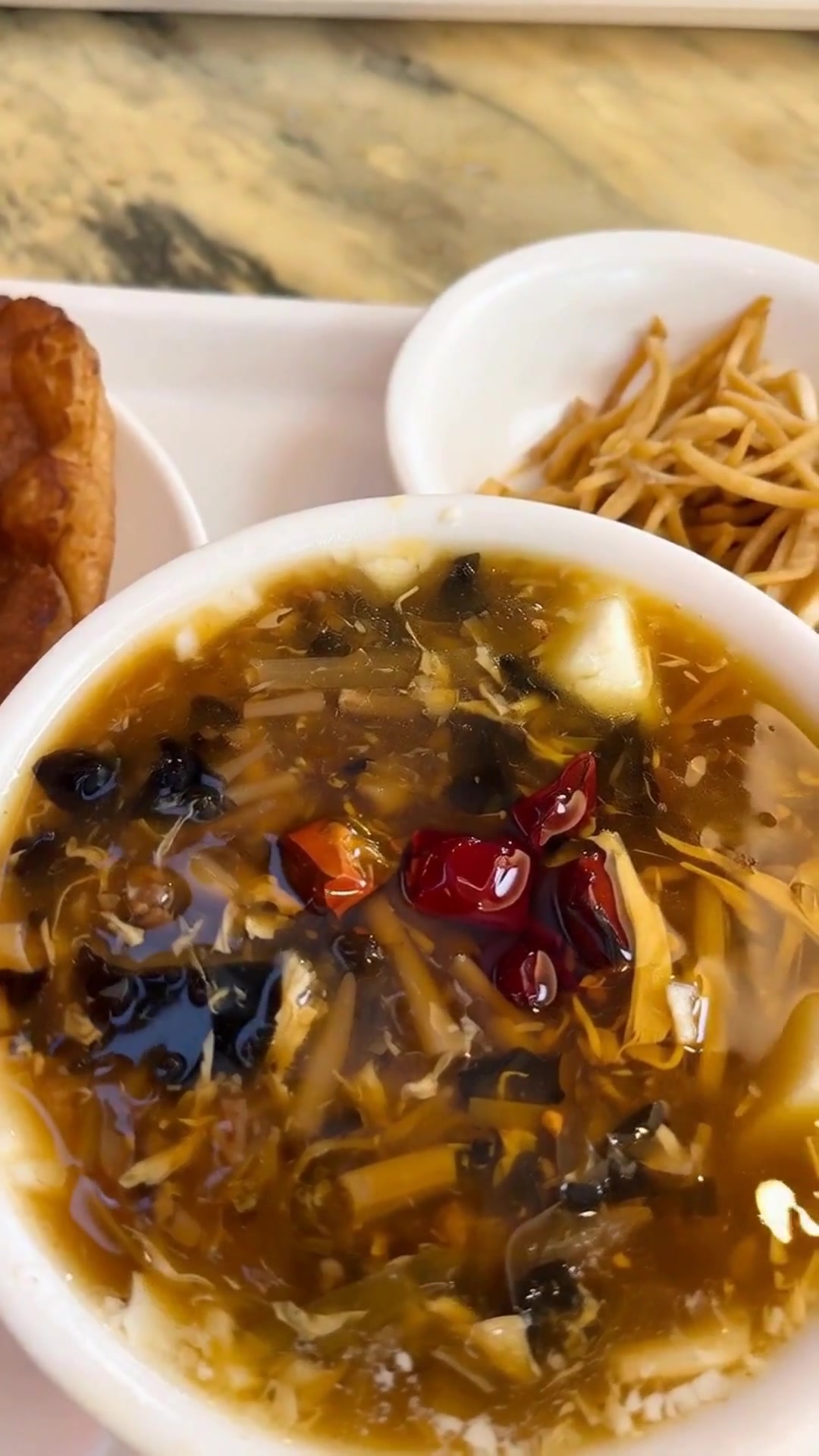 茌平马蹄烧饼香脆,武大郎烧饼酥香,东阿驴肉鲜美