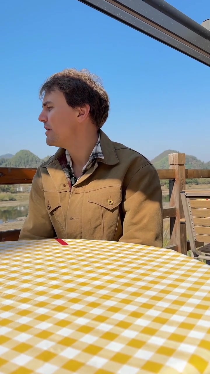 博闻丨乐队鼓手、大学老师已是过去式，这个“黄山老外女婿”现在是臭鳜鱼披萨主理人