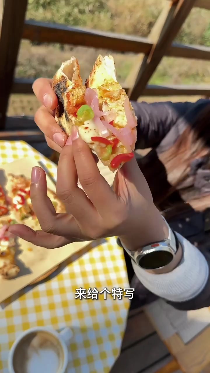 博闻Vlog丨和“老内”卓文一起做臭鳜鱼披萨
