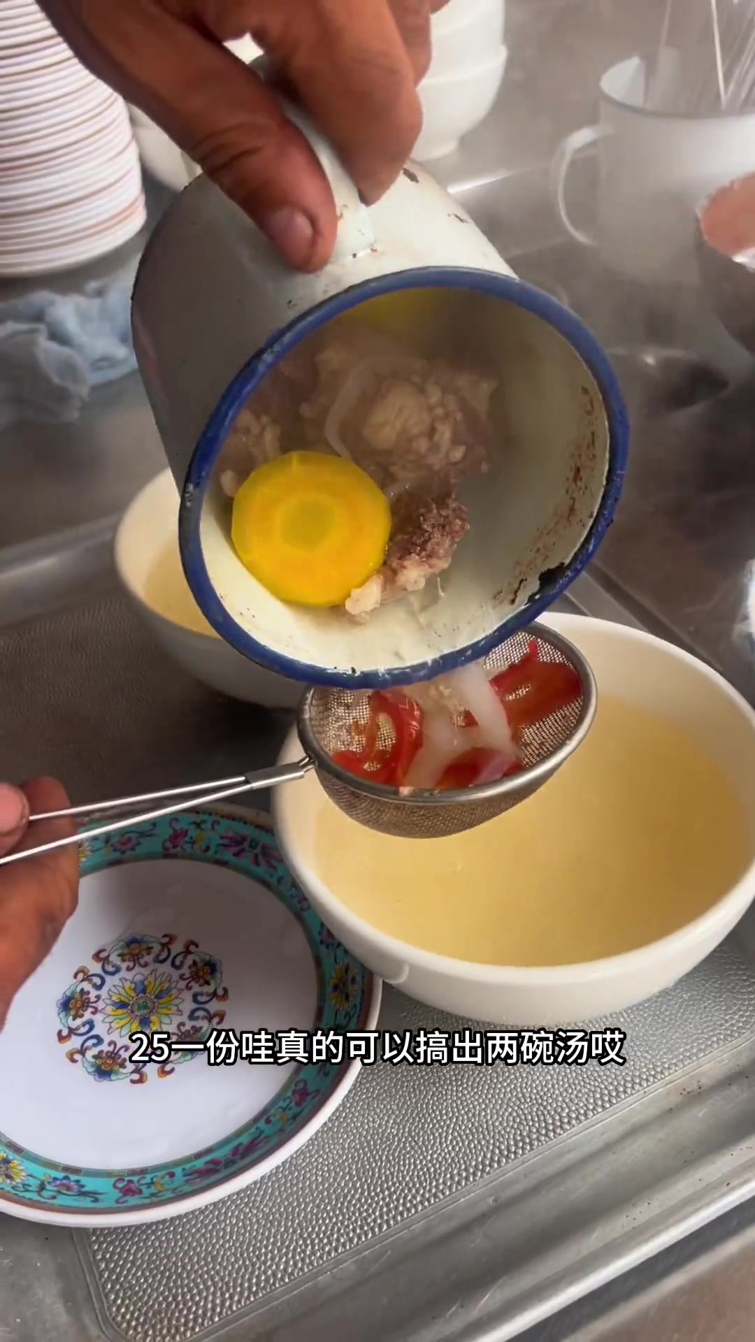 在新疆喀什吃早餐,25块钱一份的缸子肉,你们觉得贵吗?