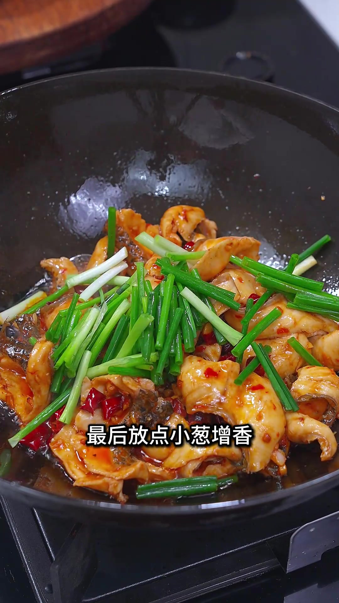 香辣鱼片，鱼肉嫩滑，与辣椒的热烈交织，每一口都是麻辣鲜香的完美融合快来试试吧，让香辣鱼片成
