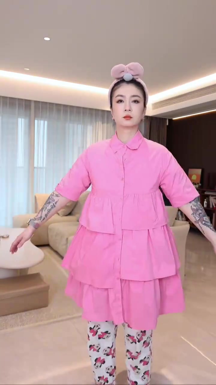 粉色蛋糕裙该如何搭配？