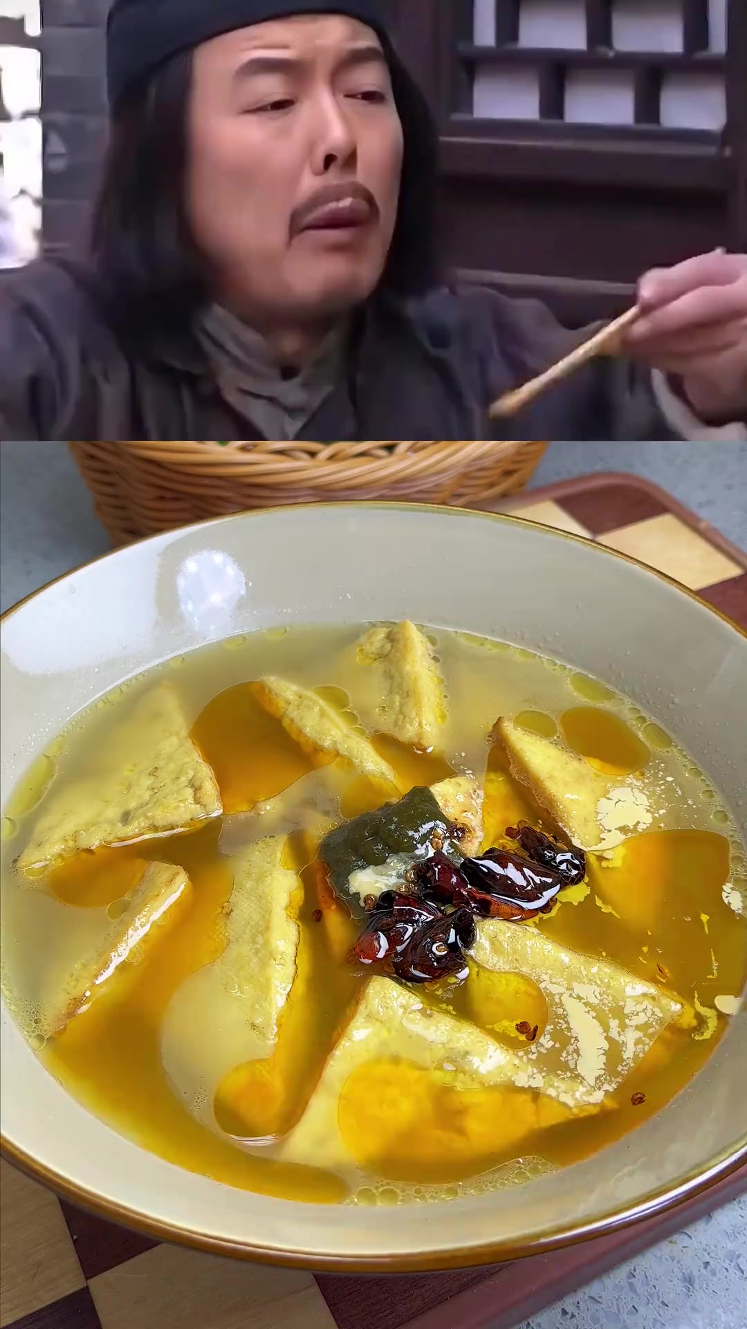 吃老北京炸豆腐必须要放卤虾油