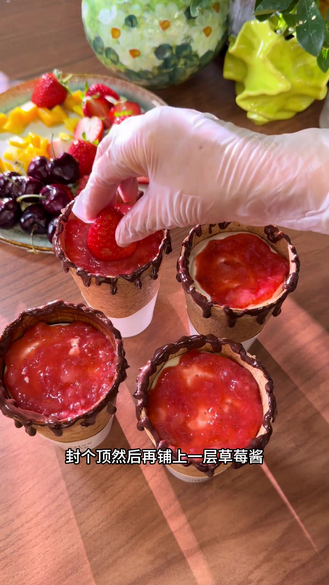 闺蜜儿子过生日必须亲自安排一个大大大草莓蛋糕